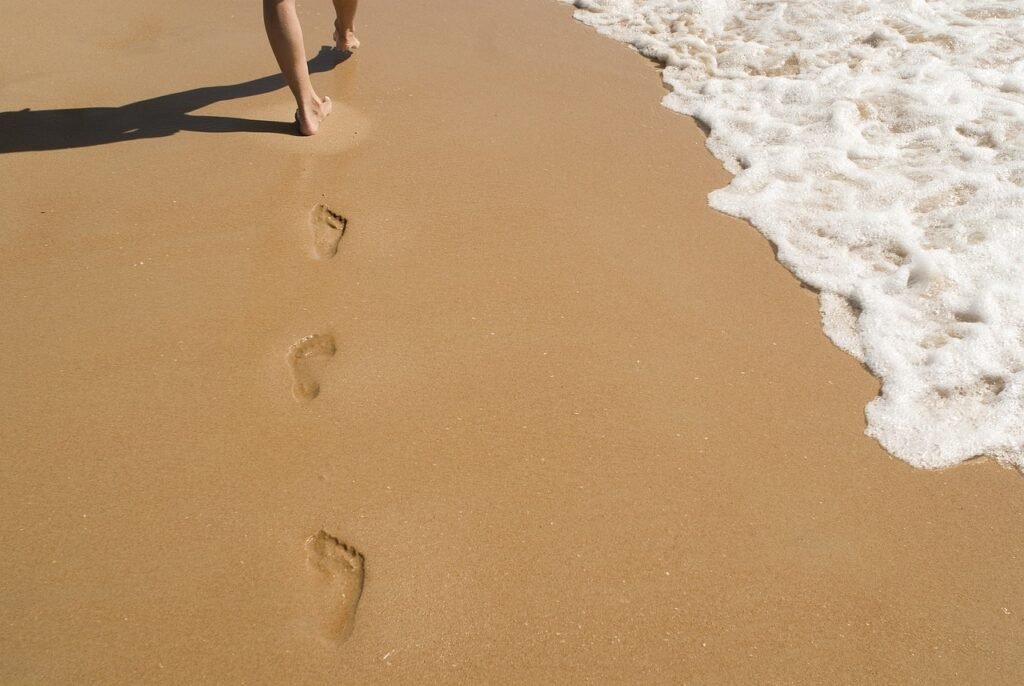 sand, foot prints, prints-1122958.jpg